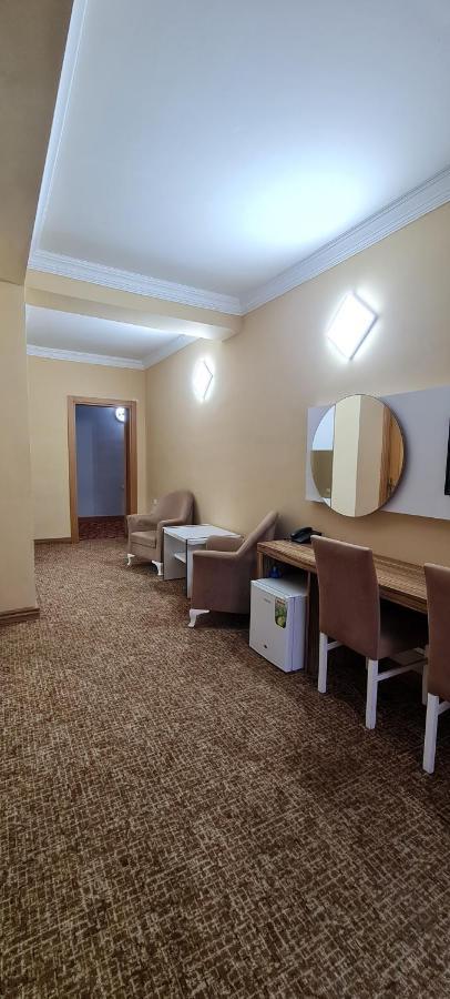 Hotel Genatsvale Batumi Exterior foto