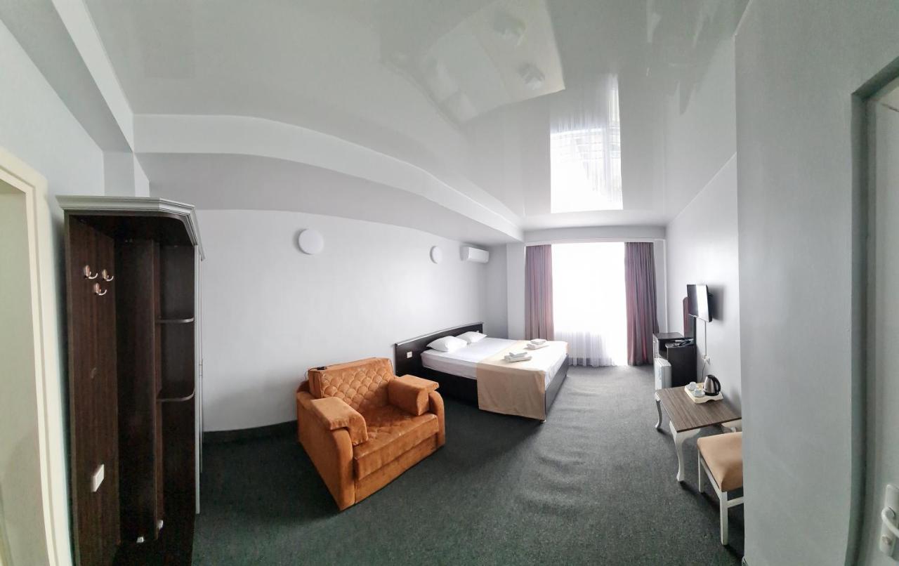 Hotel Genatsvale Batumi Exterior foto